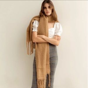 Urban Outfitters Sonia nubby scarf/beige/oversized